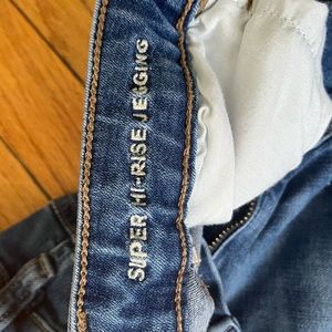 American Eagle Super High Rise Jegging